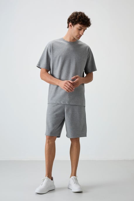 Oversized T-Shirt und Shorts Set - Image 1