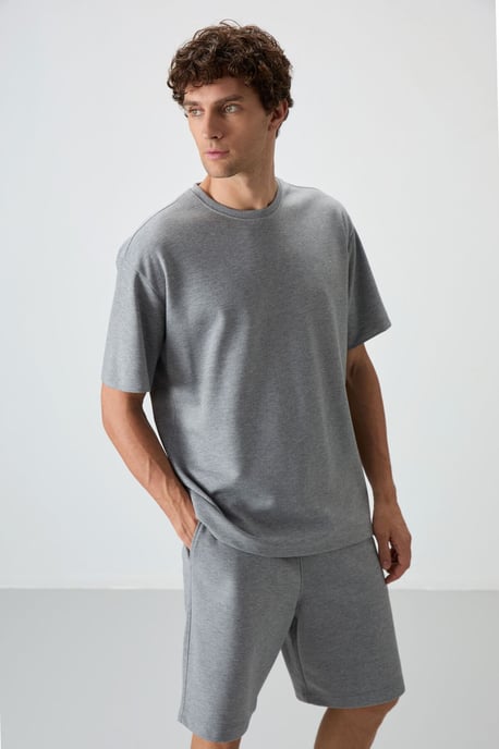 Oversized T-Shirt und Shorts Set - Image 2