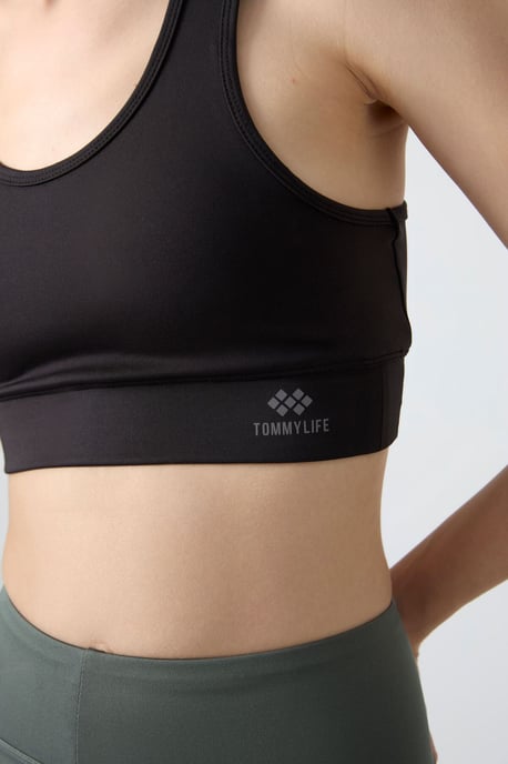 Ärmelloses, tailliertes Sporttop - Image 3