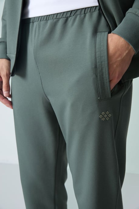 Herren Sweatshirt mit Reißverschlusskragen und Hose Set - Image 6