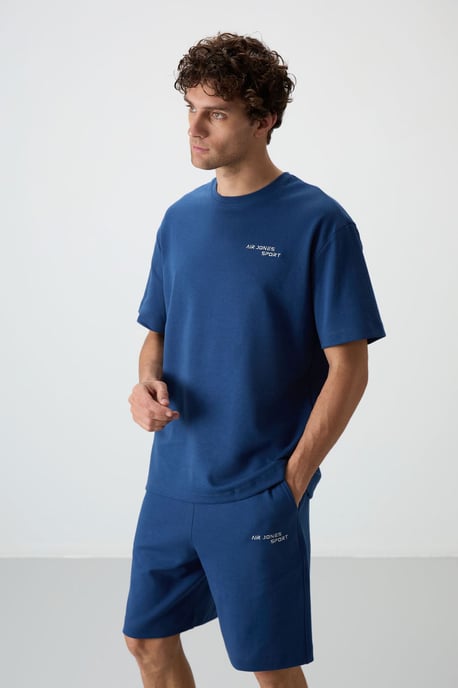 Oversized T-Shirt mit kurzen Ärmeln und Shorts-Set - Image 3