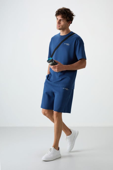 Oversized T-Shirt mit kurzen Ärmeln und Shorts-Set - Image 5