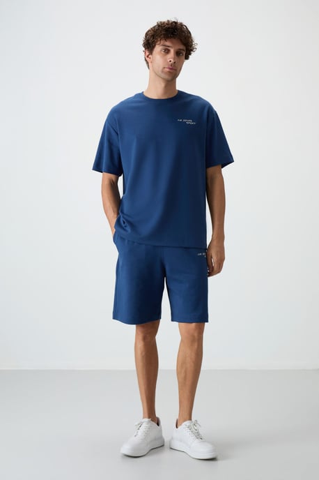 Oversized T-Shirt mit kurzen Ärmeln und Shorts-Set - Image 6