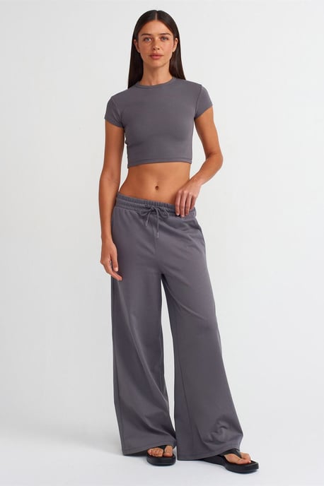 Damen Crop Slim-Fit Rundhalsausschnitt T-Shirt - Image 3