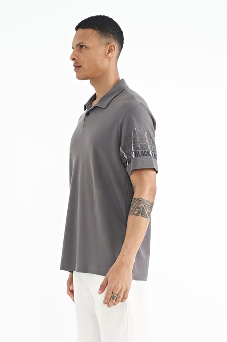 Bedrucktes Polo-Shirt mit Kragen - Image 5