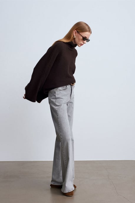 Übergroßer gerippter Rollkragenpullover - Image 4