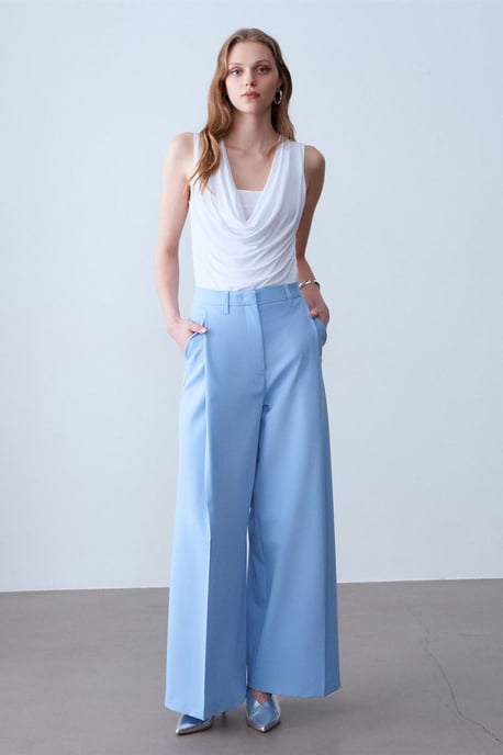 Ärmellose Cowl-Neck-Jersey-Bluse - Image 4