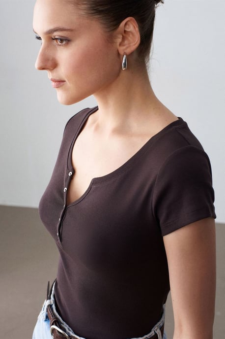 Damen Slim Fit Baumwoll U-Ausschnitt T-Shirt - Image 3