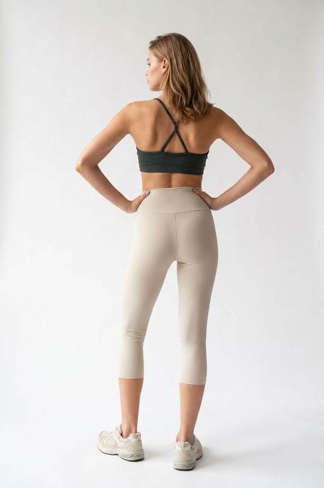 Hochtaillierte Capri-Leggings mit Schlitz - Image 4