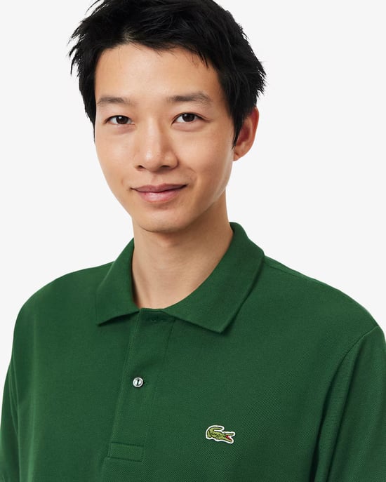 Bequemes, klassisch geschnittenes Poloshirt aus Baumwoll-Petit-Piqué mit typischem Kragen und Knopfleiste mit zwei Perlmuttknöpfen. Am Saum des Hemdes befinden sich Seitenschlitze, die für Bewegungsfreiheit und einen coolen Look sorgen. Die Krokodil-Stick - Image 3