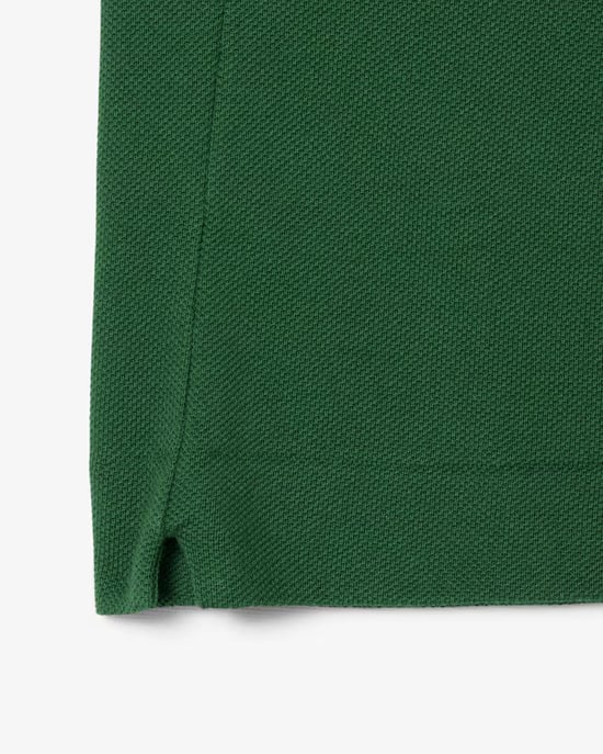 Bequemes, klassisch geschnittenes Poloshirt aus Baumwoll-Petit-Piqué mit typischem Kragen und Knopfleiste mit zwei Perlmuttknöpfen. Am Saum des Hemdes befinden sich Seitenschlitze, die für Bewegungsfreiheit und einen coolen Look sorgen. Die Krokodil-Stick - Image 5