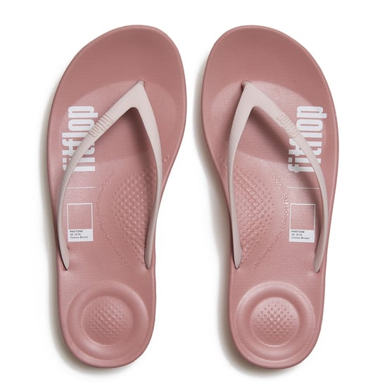 FitFlop X Pantone Iqushion Damen Flip-Flops in Cameo Braun - Image 4
