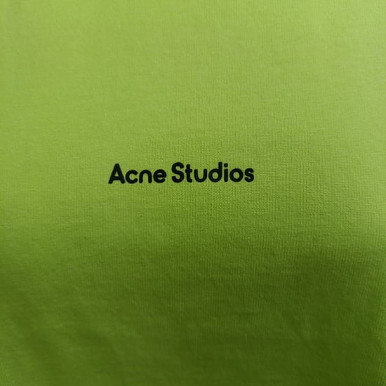 Acne Studios Erin Stamp T-Shirt-Kleid aus neongrüner Baumwolle - Image 4