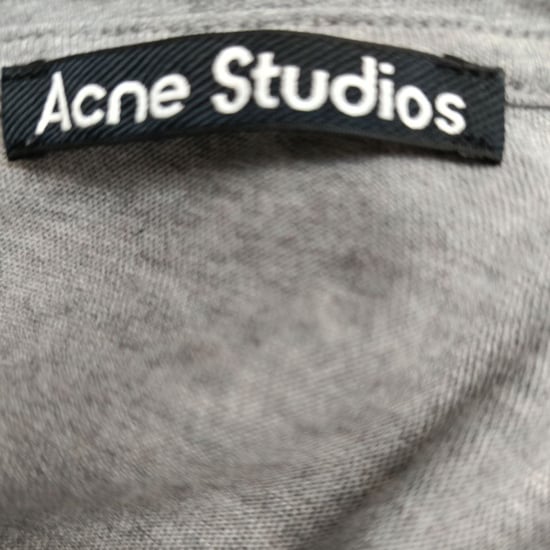 Acne Studios Face-Patch Rundhals-T-Shirt aus grauer Baumwolle - Image 3