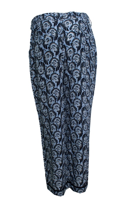 Prada, blaue, lässige Seidenhose mit Blumenmuster - Image 4