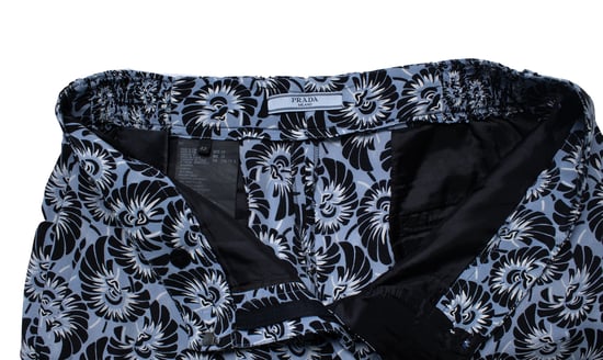 Prada, blaue, lässige Seidenhose mit Blumenmuster - Image 5
