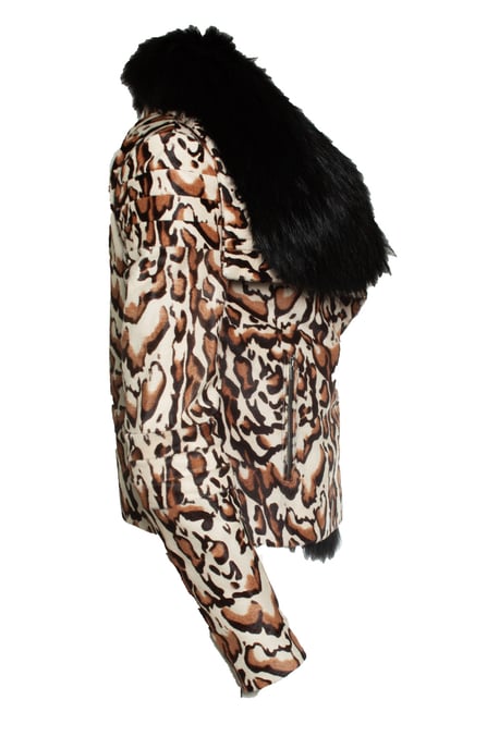 Diane von Furstenberg, Ponyfellmantel - Image 4