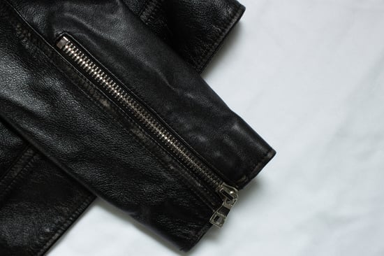Balmain, schwarze Lederbikerjacke mit Reißverschlüssen und Logo - Image 6