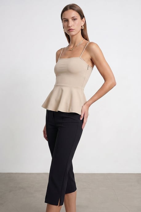 Figurbetontes Top mit quadratischem Ausschnitt und Rüsche - Image 4