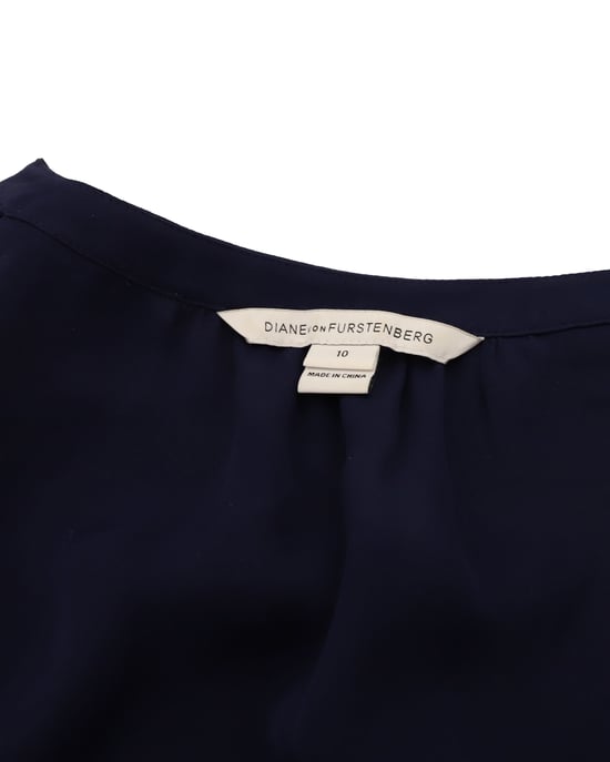 Diane Von Furstenberg Langärmlige Bluse aus marineblauer Seide - Image 4