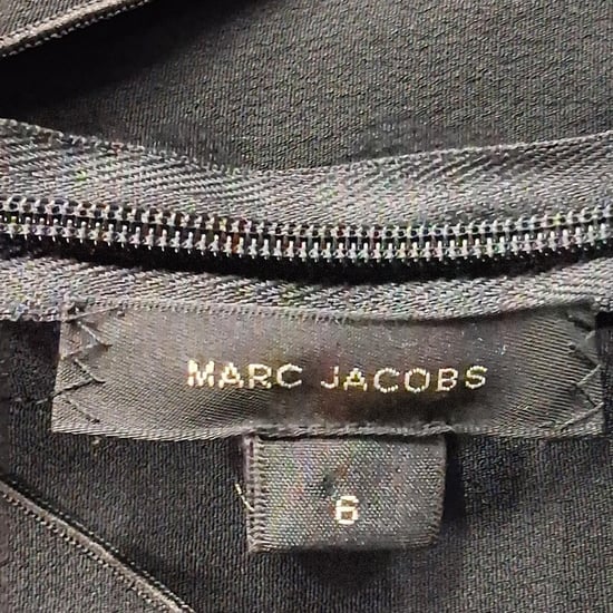 Marc Jacobs V-Ausschnitt Rüschen-Peplum-Top aus schwarzem Polyester - Image 4