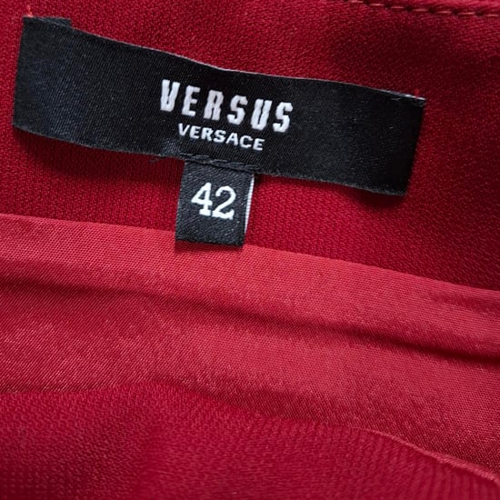 Versus Versace asymmetrischer Minirock aus rotem Polyester - Image 3