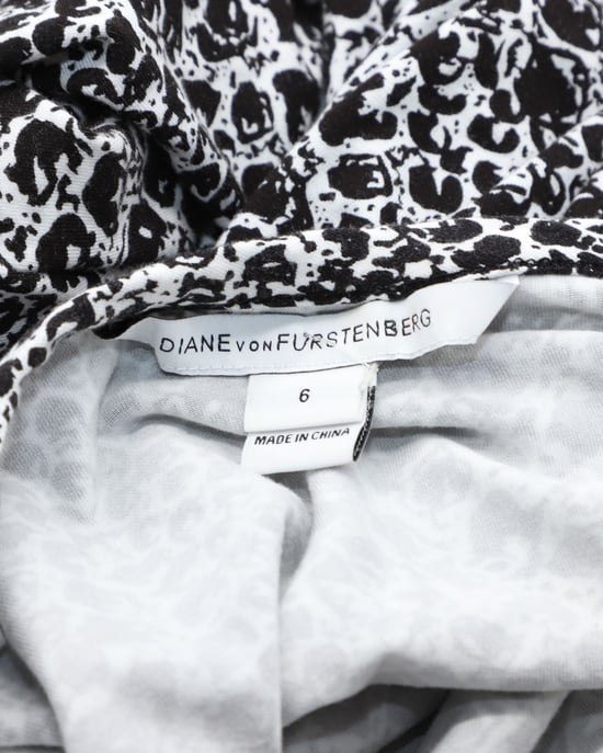 Diane von Furstenberg figurbetontes Kleid mit Schlangenmuster aus schwarzer Viskose - Image 4