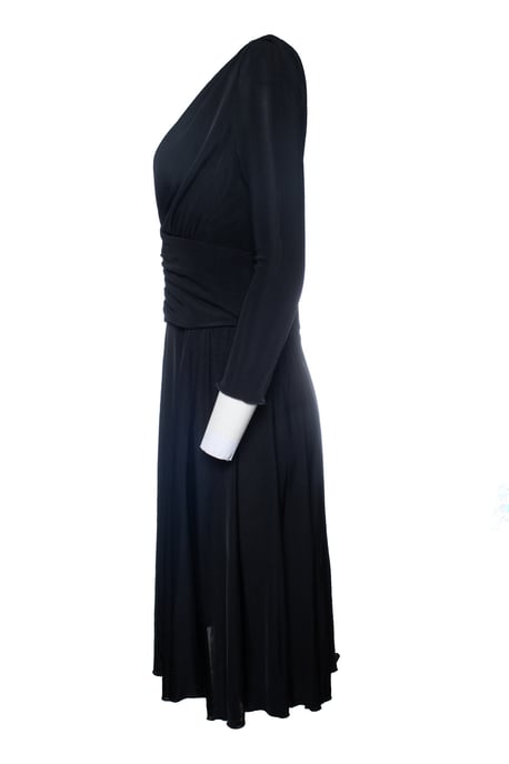 Dolce & Gabbana, schwarzes Kleid mit V-Ausschnitt - Image 4