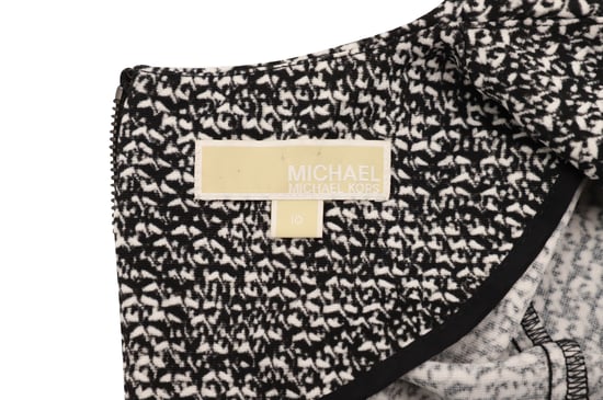 Michael Kors Strickkleid aus schwarzer und weißer Viskose - Image 4