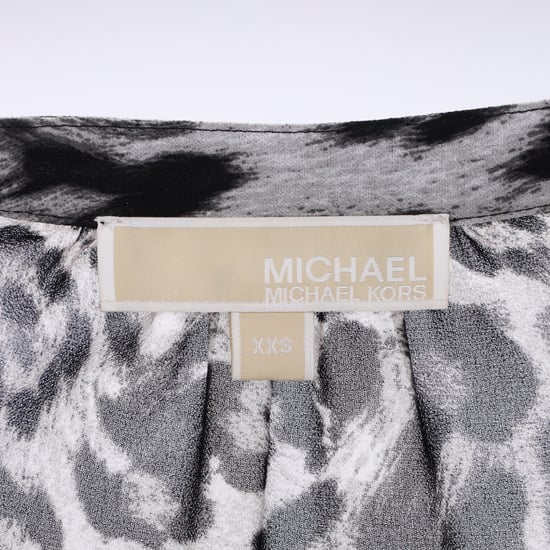 Michael Kors Maxikleid mit Leopardenmuster, Knopfleiste und langen Ärmeln in Schwarz und schwarzer Viskose - Image 5