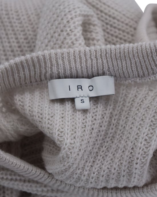 Iro Lineisy Rippstrickpullover mit kalten Schultern in Hellbeige Acryl - Image 4
