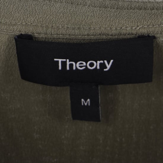 Theory Halbgeknöpfte Langarmbluse aus olivgrüner Seide - Image 4