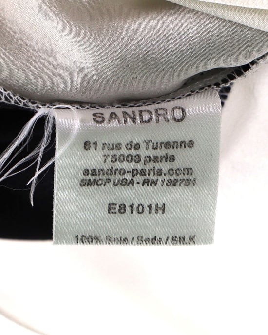 Sandro – Bluse mit V-Ausschnitt aus grauer Seide - Image 6