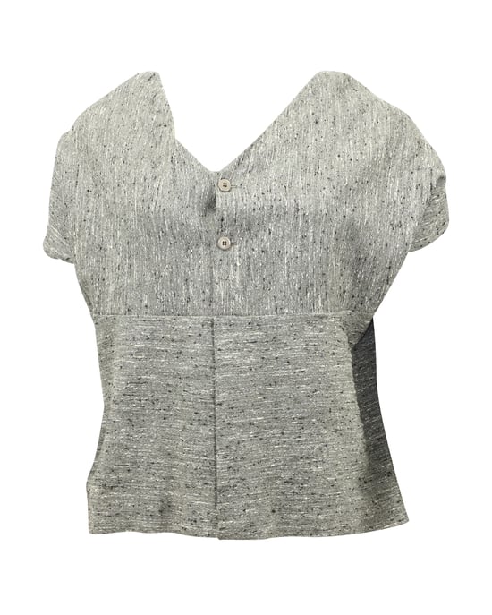 Chloe kurzes Cape-Top aus grauer Wolle - Image 1