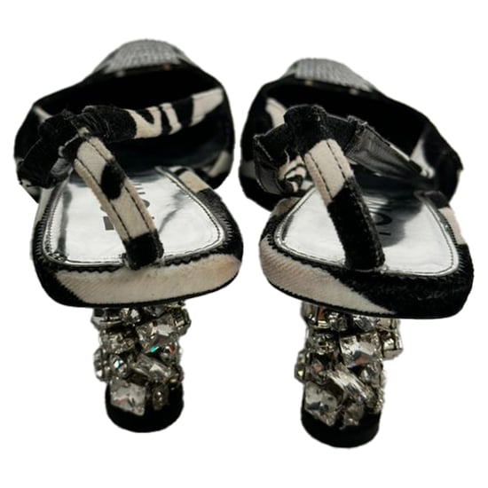 Tom Ford Zebra-Print Slingback-Pumps aus schwarzem und weißem Wildleder - Image 5