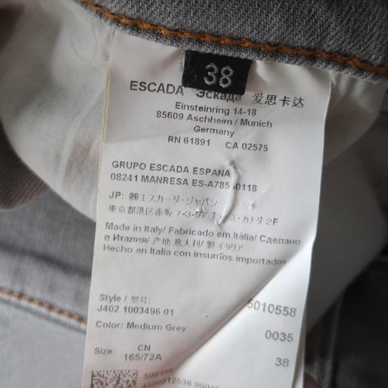 Escada Washed Straight-Leg Jeans aus hellgrauem Baumwoll-Denim - Image 4