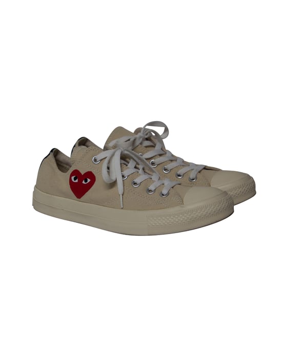 Comme des Garçons Play x Converse Low Top Sneakers aus beigem Canvas - Image 3