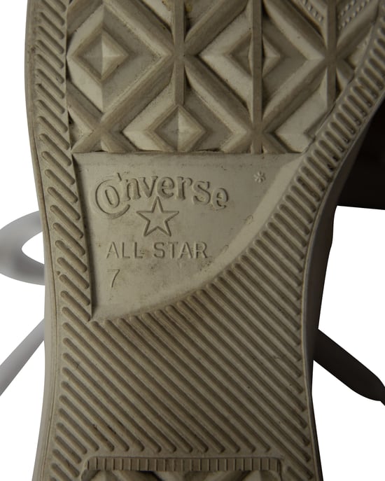 Comme des Garçons Play x Converse Low Top Sneakers aus beigem Canvas - Image 6
