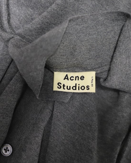 Acne Studios Strickjacke mit Kragen und Knöpfen aus grauer Wolle - Image 4