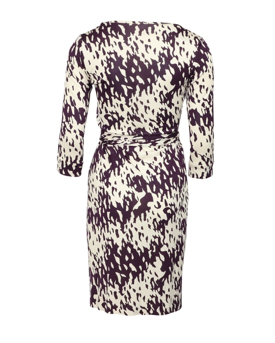 Diane von Furstenberg Neues Julian Wickelkleid mit Print aus lila Seide - Image 4