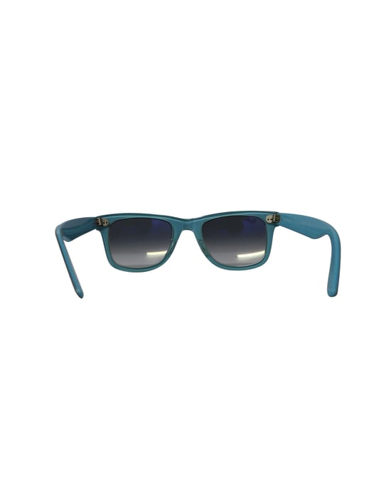 Ray-Ban RB2140 Original Wayfarer 901 Sonnenbrille in blauem Acryl - Image 4
