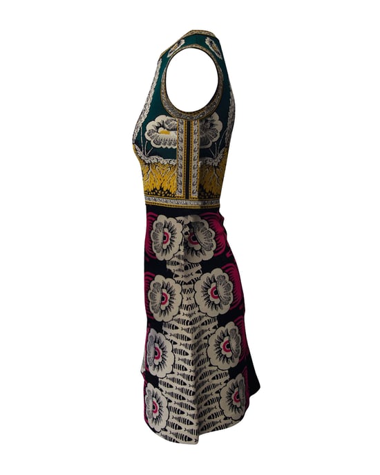 Valentino – Ärmelloses Etuikleid mit Foulard-Print aus mehrfarbiger Viskose - Image 2