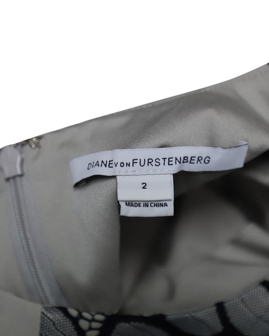 Diane von Furstenberg Tilda Etuikleid aus grauer Viskose - Image 6