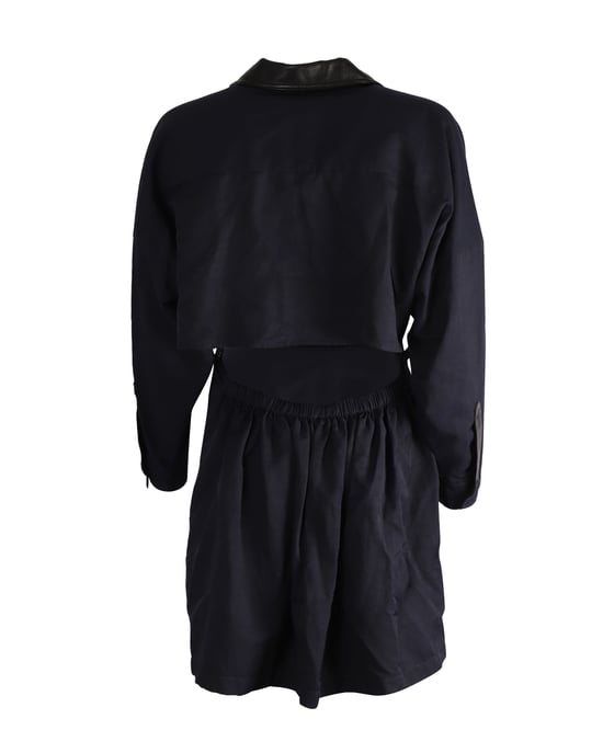 Stella McCartney – Kragenkleid mit Kunstlederbesatz aus marineblauem Polyamid - Image 3