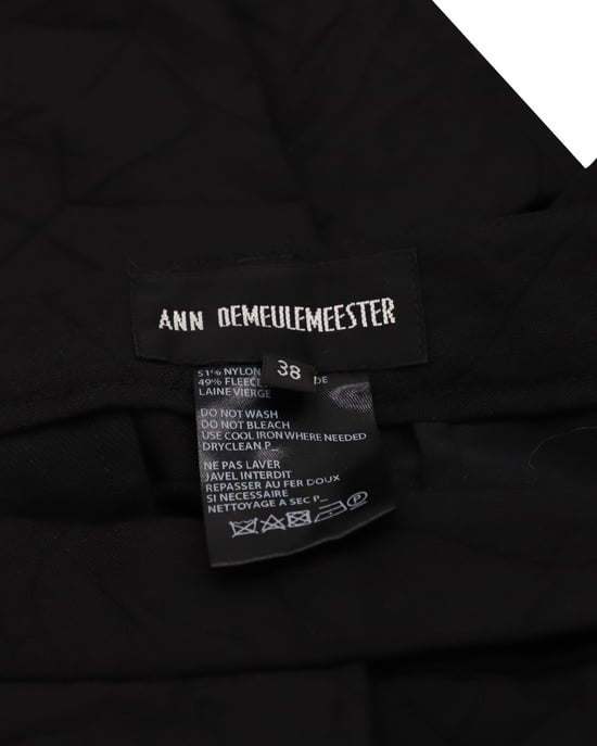 Ann Demeulemeester Hose mit goldenem Streifen und seitlichen Details, 7/8-Länge, aus schwarzem Nylon - Image 3