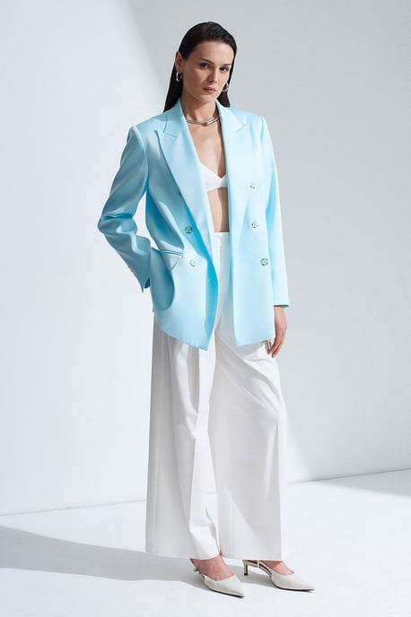 Langer Satin-Blazer mit Schalkragen - Image 4