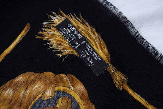 Moschino, schwarzer Schal mit Hexenprint - Image 3