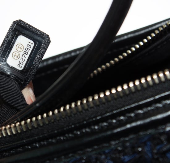 Chanel, mittelgroße Gabrielle Tweed-Umhängetasche - Image 6