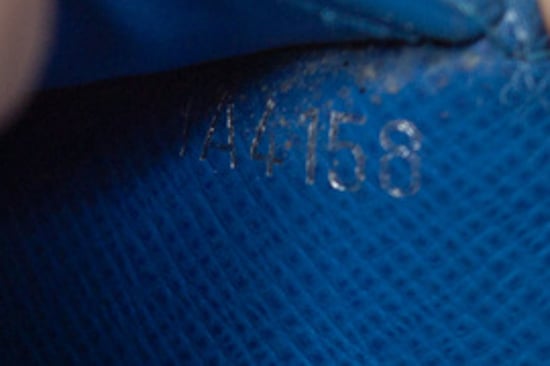Louis Vuitton Taiga Organizer in Schwarz und Blau - Image 4