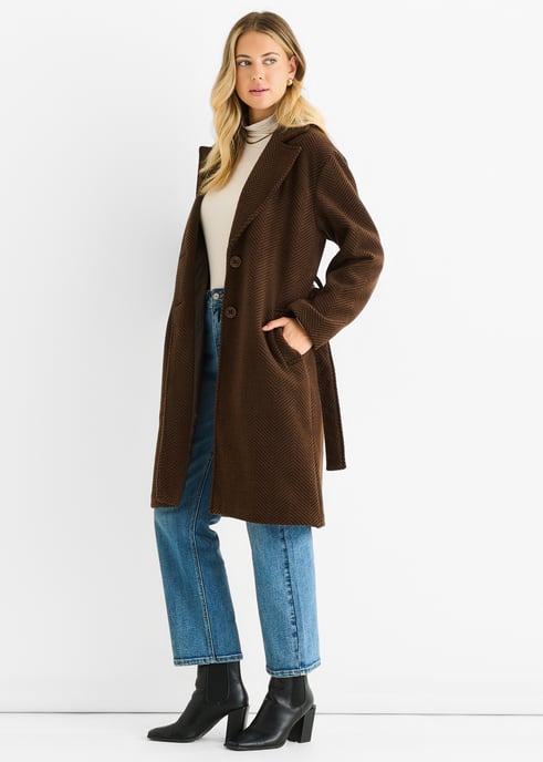 Lange Jacke mit Gürtel und Chevron-Muster in Schokoladenbraun - Image 3